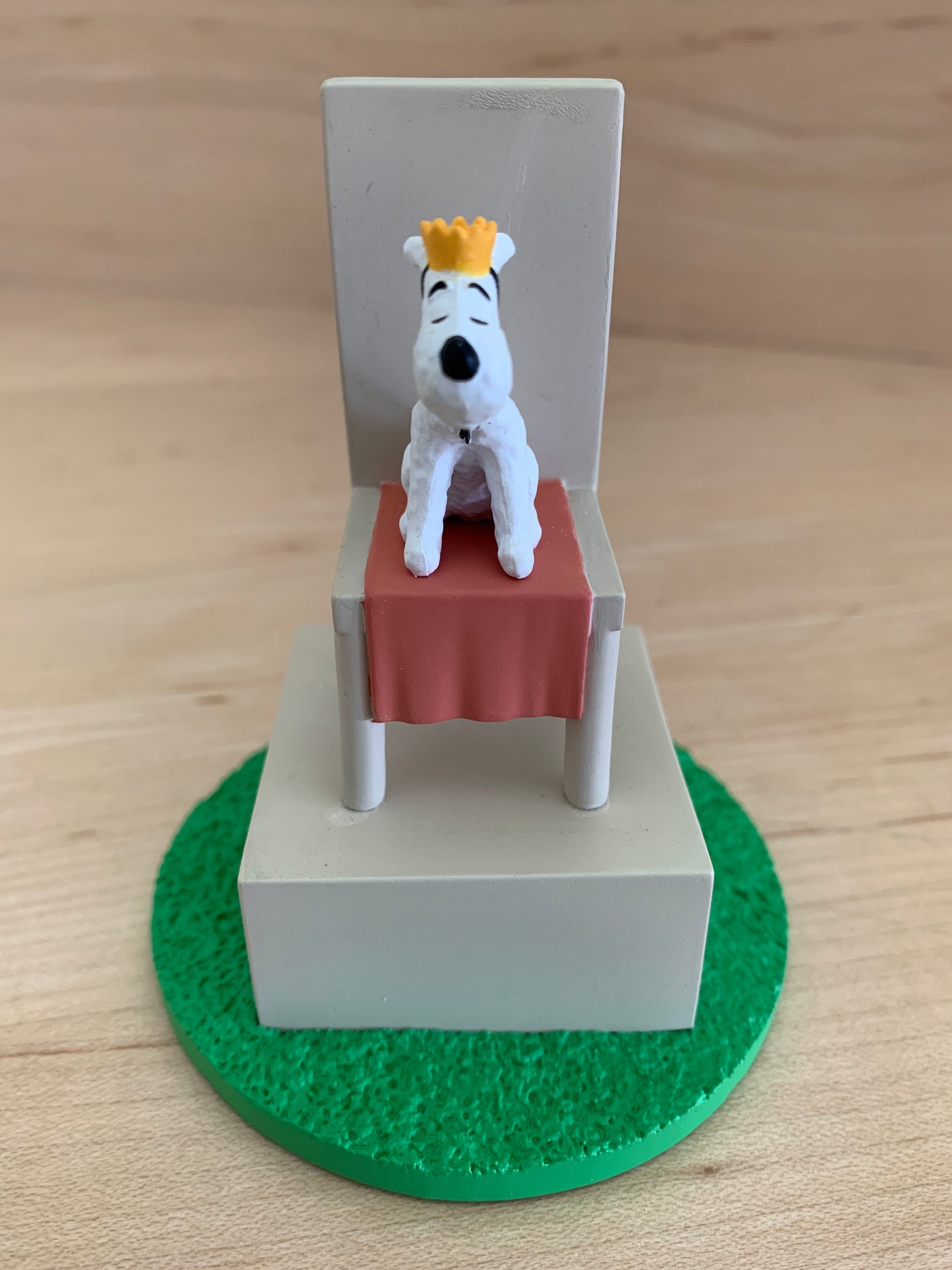 Snowy on Throne Figure Tintin Box Figure Ref. 43104